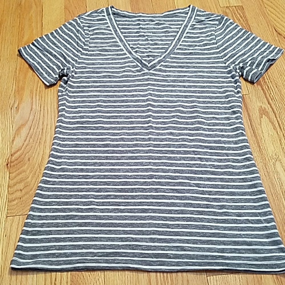 Old navy tee
